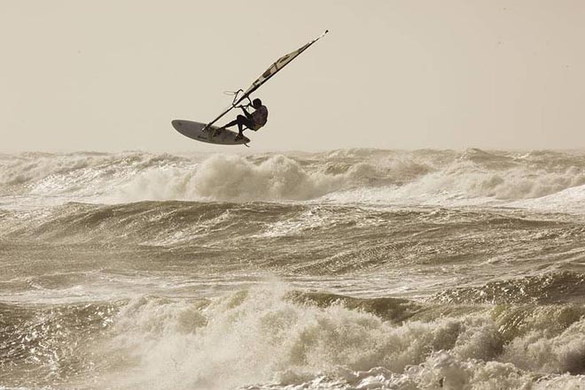 Brawzinho on fire - 2009 PWA Colgate World Cup ©  John Carter / PWA http://www.pwaworldtour.com
